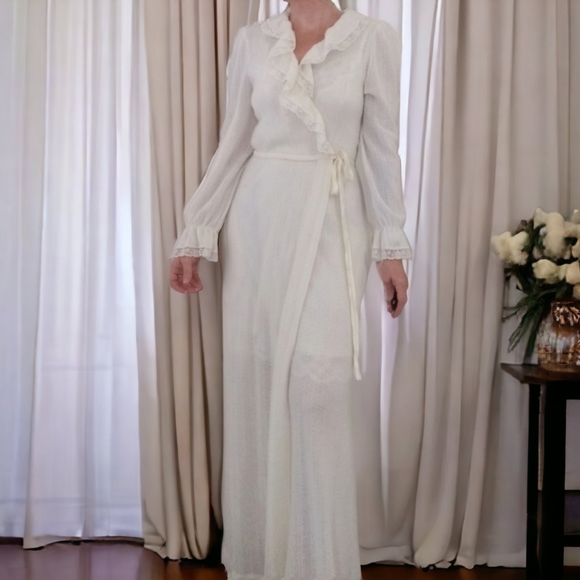 Vintage Other - Vtg Lace Peignoir Dressing Gown